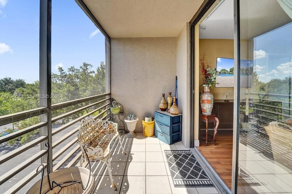 1000 Colony Point Cir, Unit 422, Pembroke Pines, FL 33026 Photo