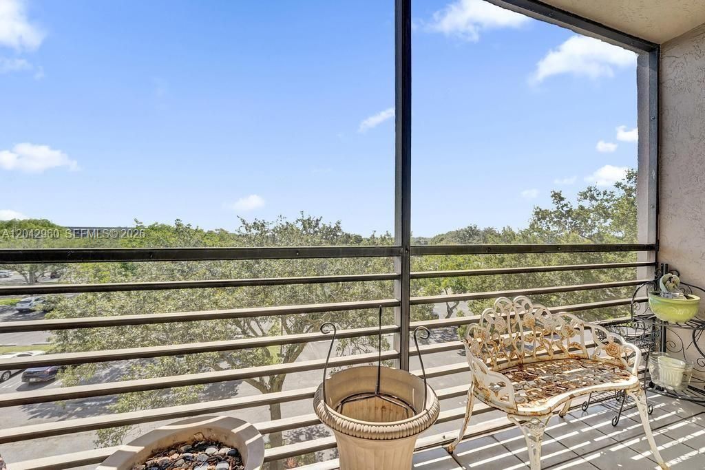 1000 Colony Point Cir, Unit 422, Pembroke Pines, FL 33026 Photo