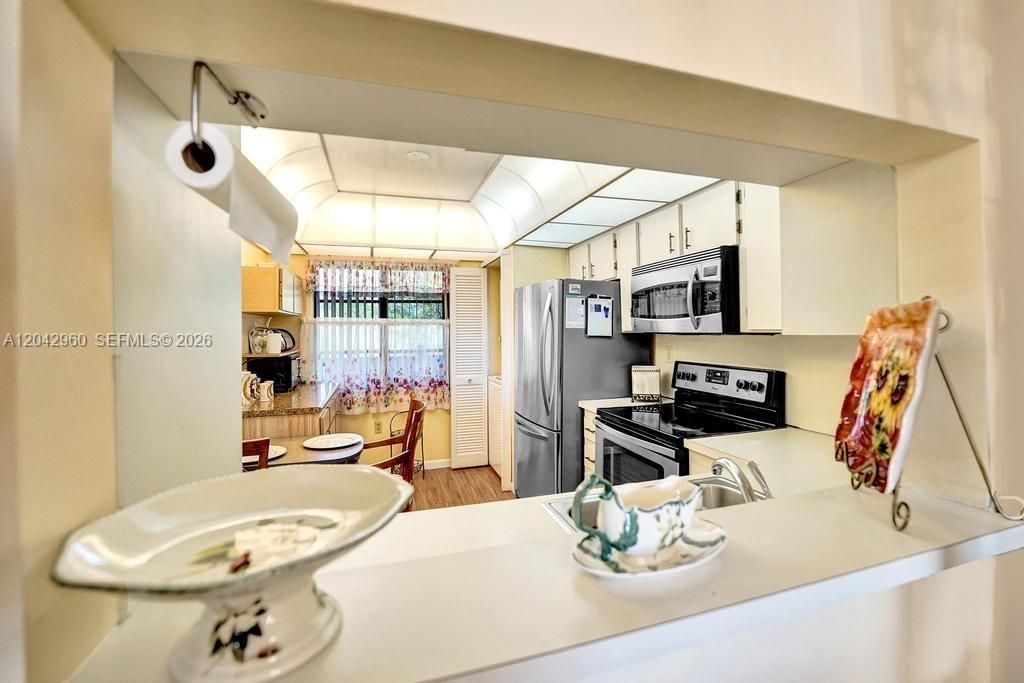 1000 Colony Point Cir, Unit 422, Pembroke Pines, FL 33026 Photo