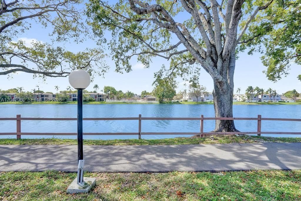 1000 Colony Point Cir, Unit 422, Pembroke Pines, FL 33026 Photo