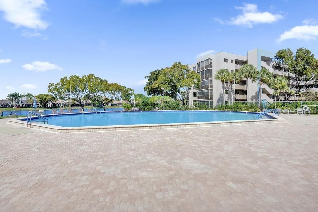 1000 Colony Point Cir, Unit 422, Pembroke Pines, FL 33026 Photo