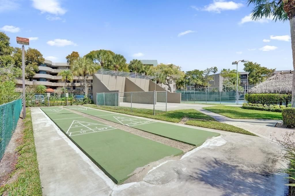 1000 Colony Point Cir, Unit 422, Pembroke Pines, FL 33026 Photo