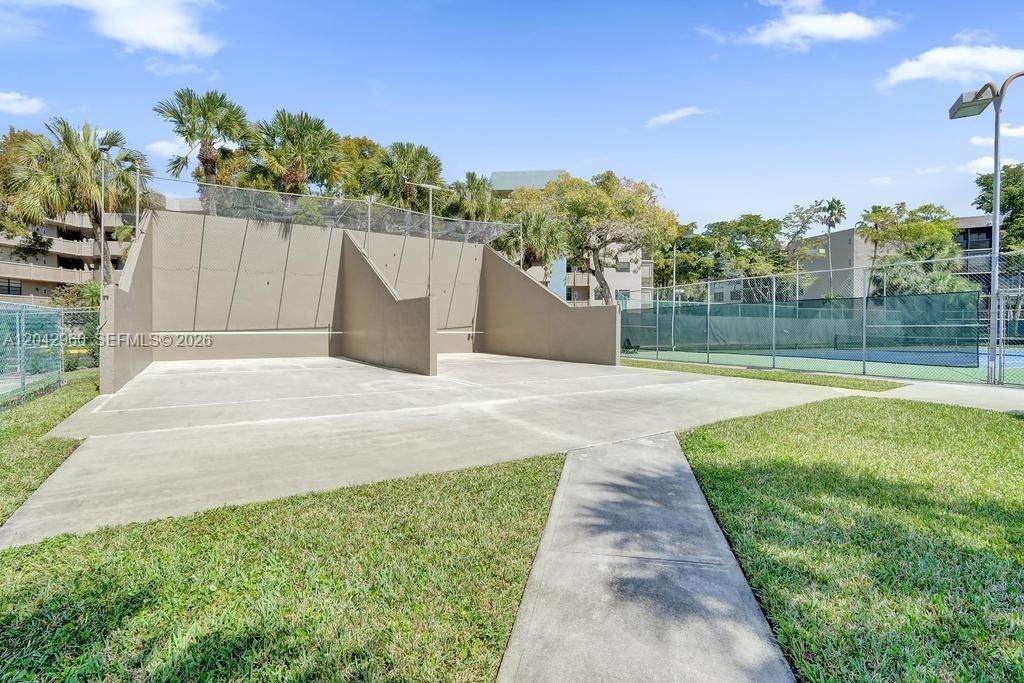 1000 Colony Point Cir, Unit 422, Pembroke Pines, FL 33026 Photo