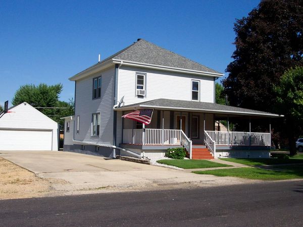 521 Cochran Avenue, MILLEDGEVILLE, IL 61051