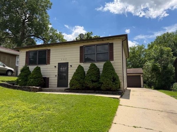 907 Houston Avenue , Elgin, IL 60120