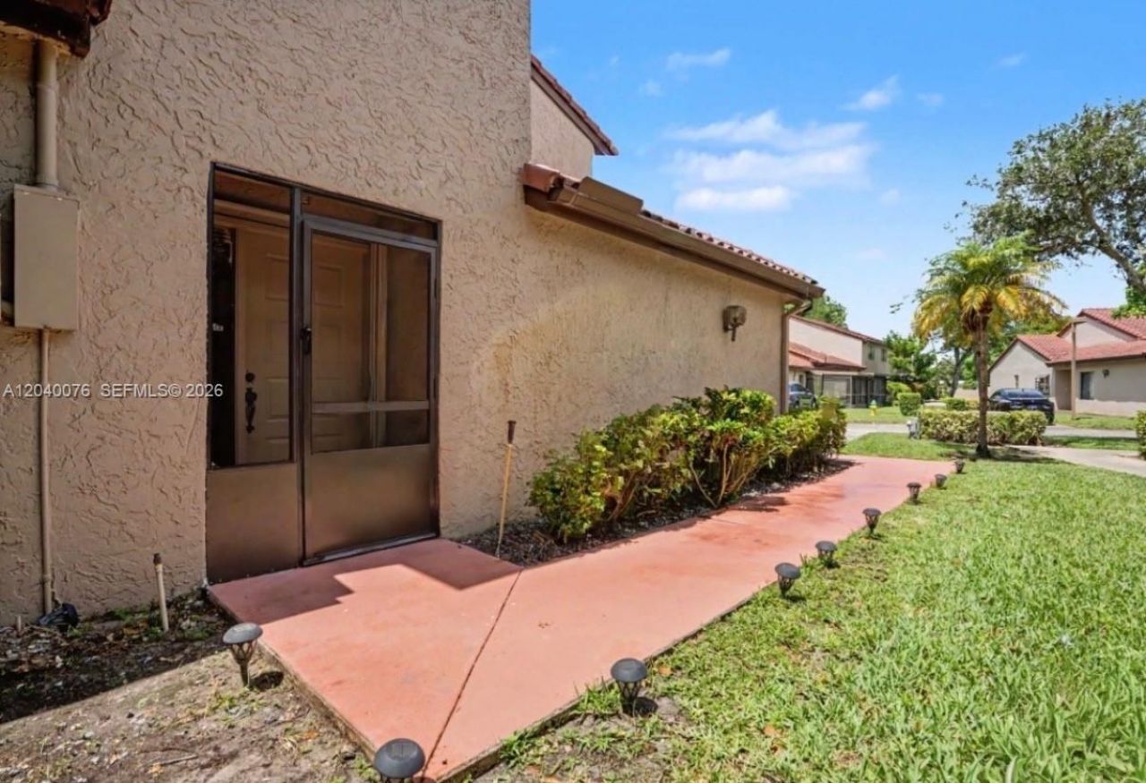 3539 W Inverrary Blvd W, Lauderhill, FL 33319 Photo