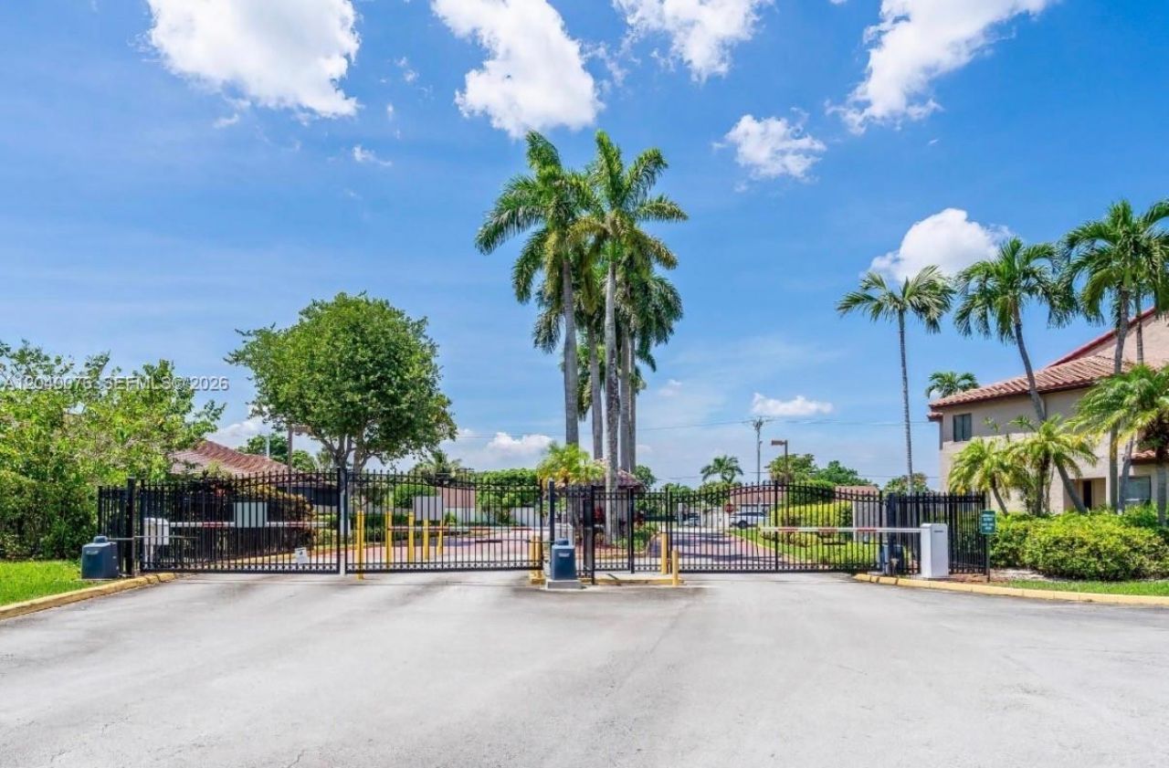 3539 W Inverrary Blvd W, Lauderhill, FL 33319 Photo