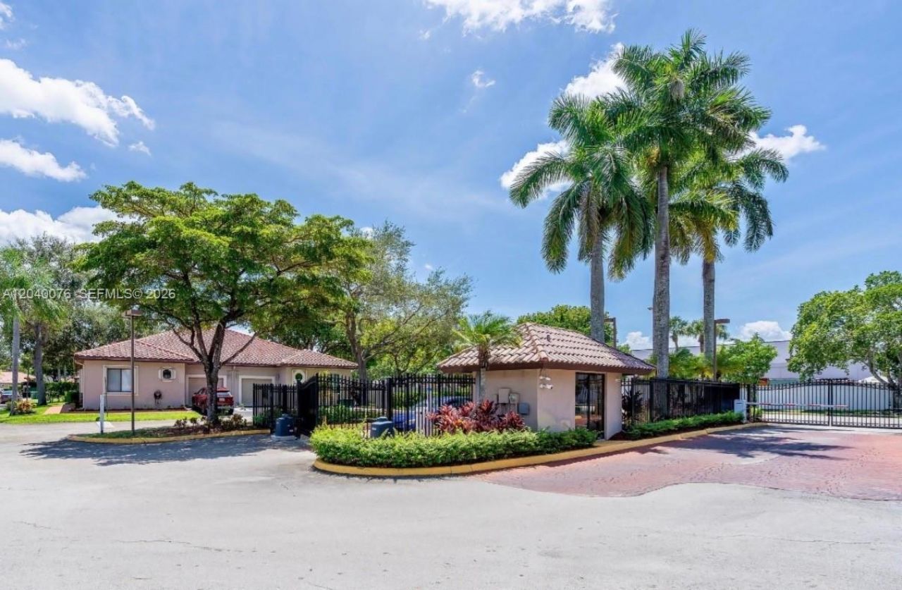 3539 W Inverrary Blvd W, Lauderhill, FL 33319 Photo