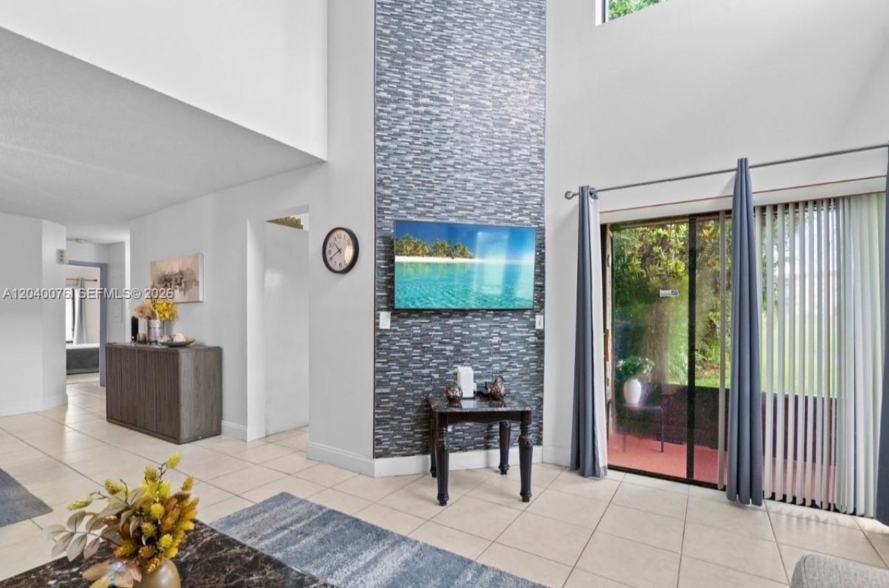 3539 W Inverrary Blvd W, Lauderhill, FL 33319 Photo
