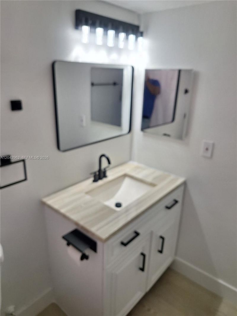 16950 W Dixie Hwy A335 Hwy, Unit 335, North Miami Beach, FL 33160 Main Photo