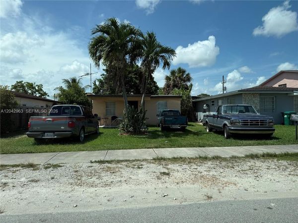 9265 SW 38th St , Miami, FL 33165