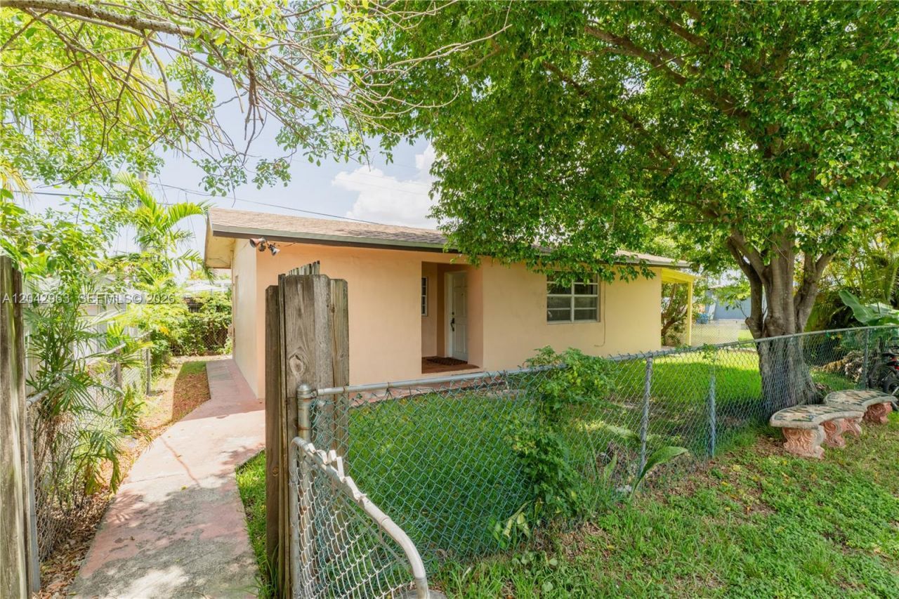 9265 SW 38th St , Miami, FL 33165 Photo