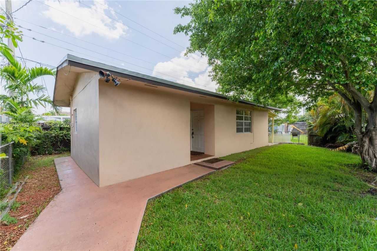 9265 SW 38th St , Miami, FL 33165 Photo