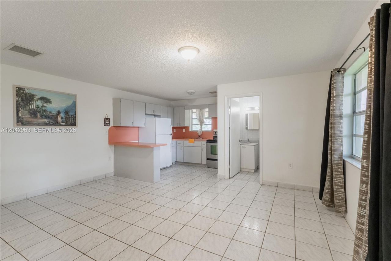 9265 SW 38th St , Miami, FL 33165 Photo