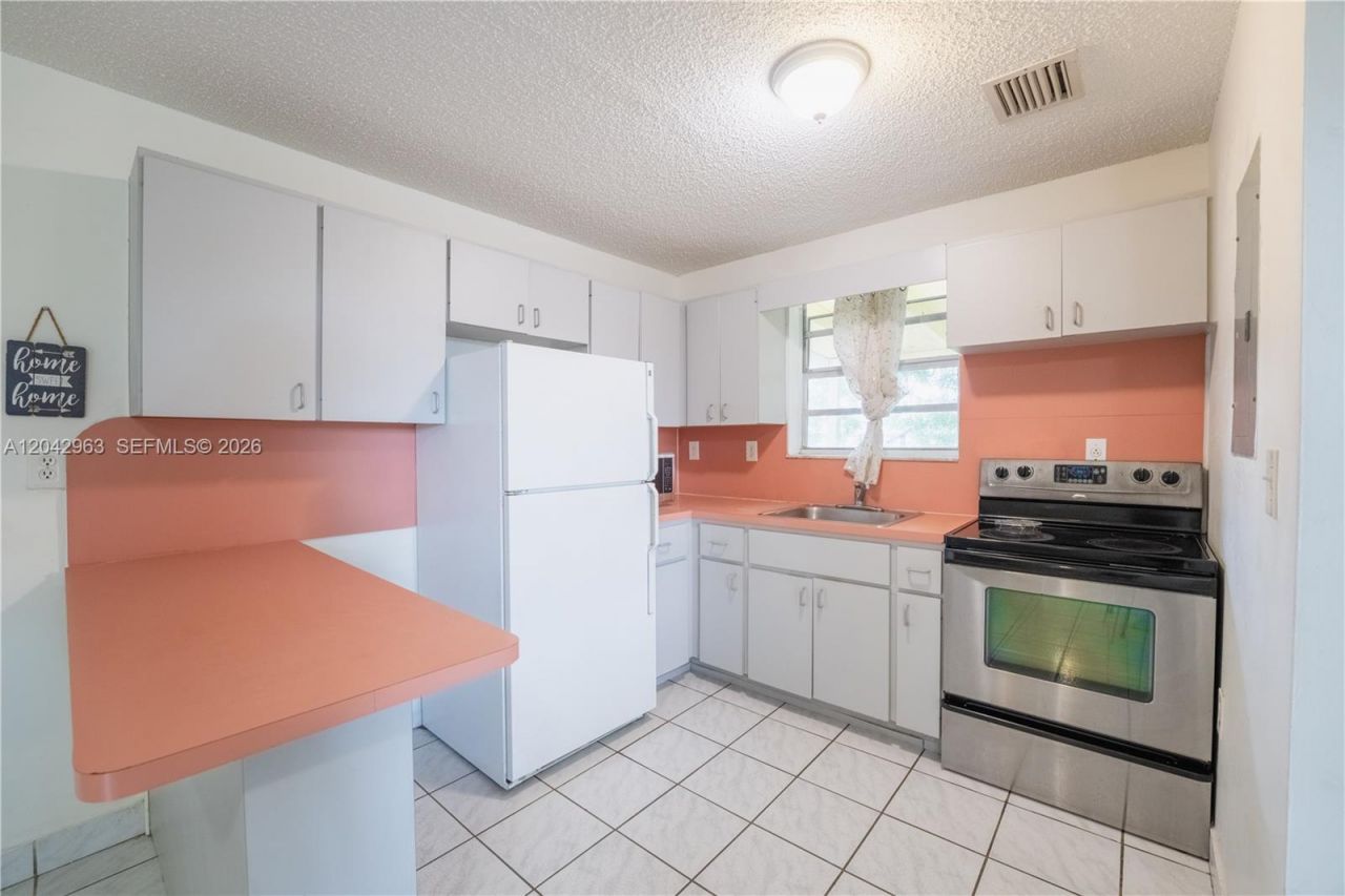 9265 SW 38th St , Miami, FL 33165 Photo