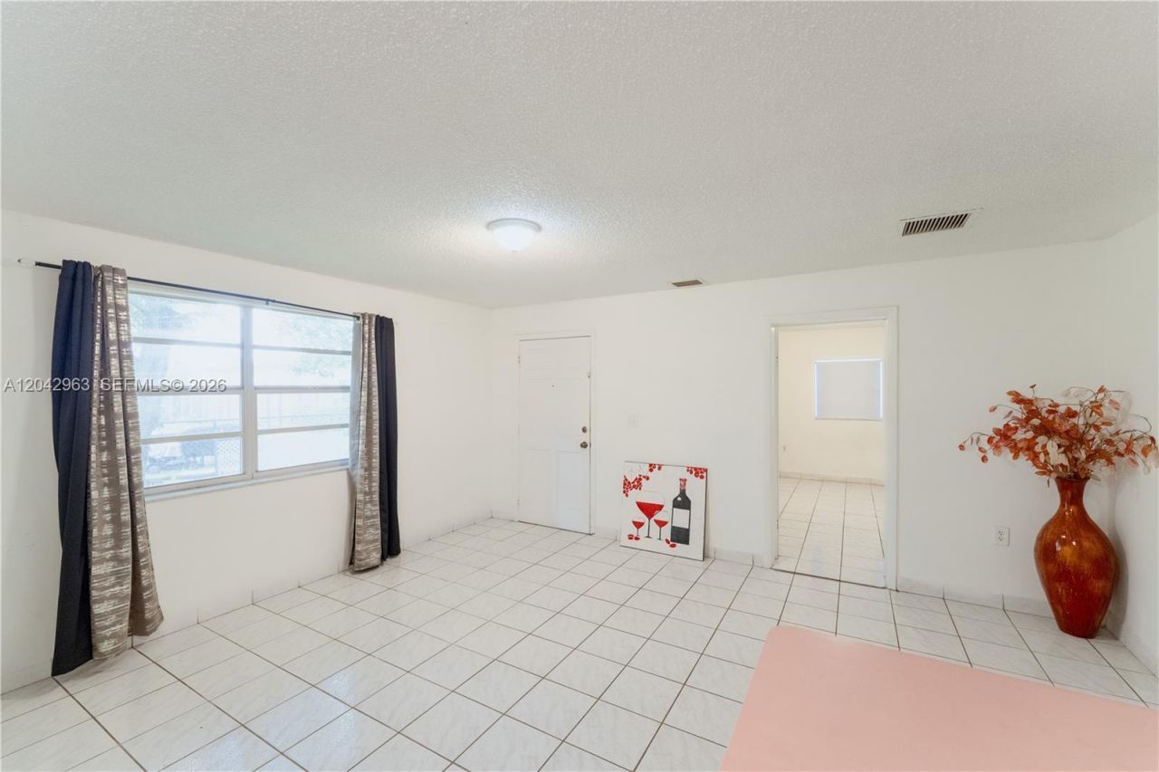 9265 SW 38th St , Miami, FL 33165 Photo