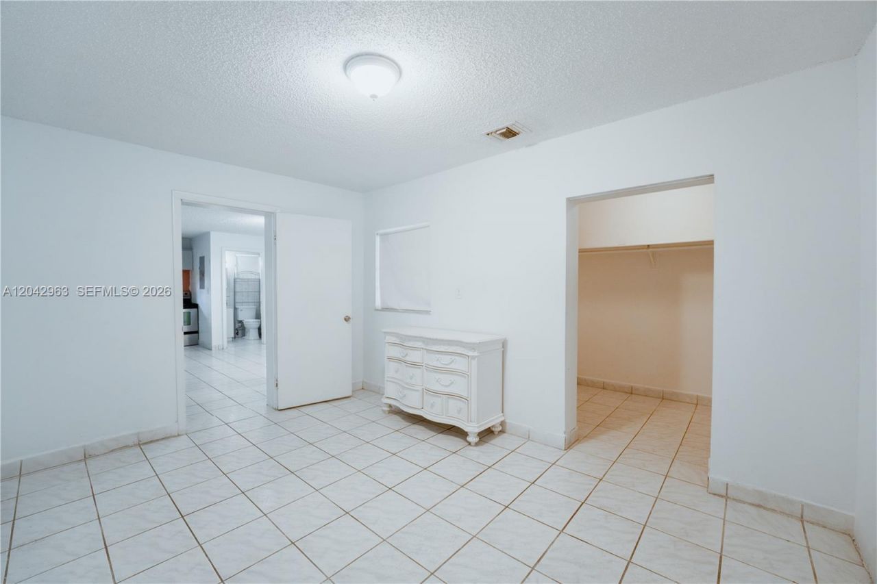 9265 SW 38th St , Miami, FL 33165 Photo