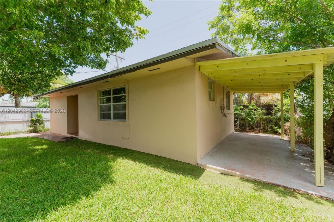 9265 SW 38th St , Miami, FL 33165 Photo