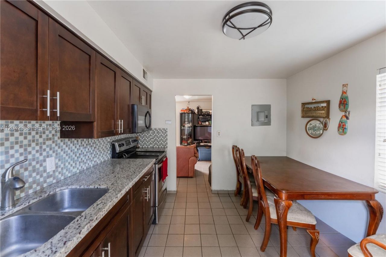 9265 SW 38th St , Miami, FL 33165 Photo
