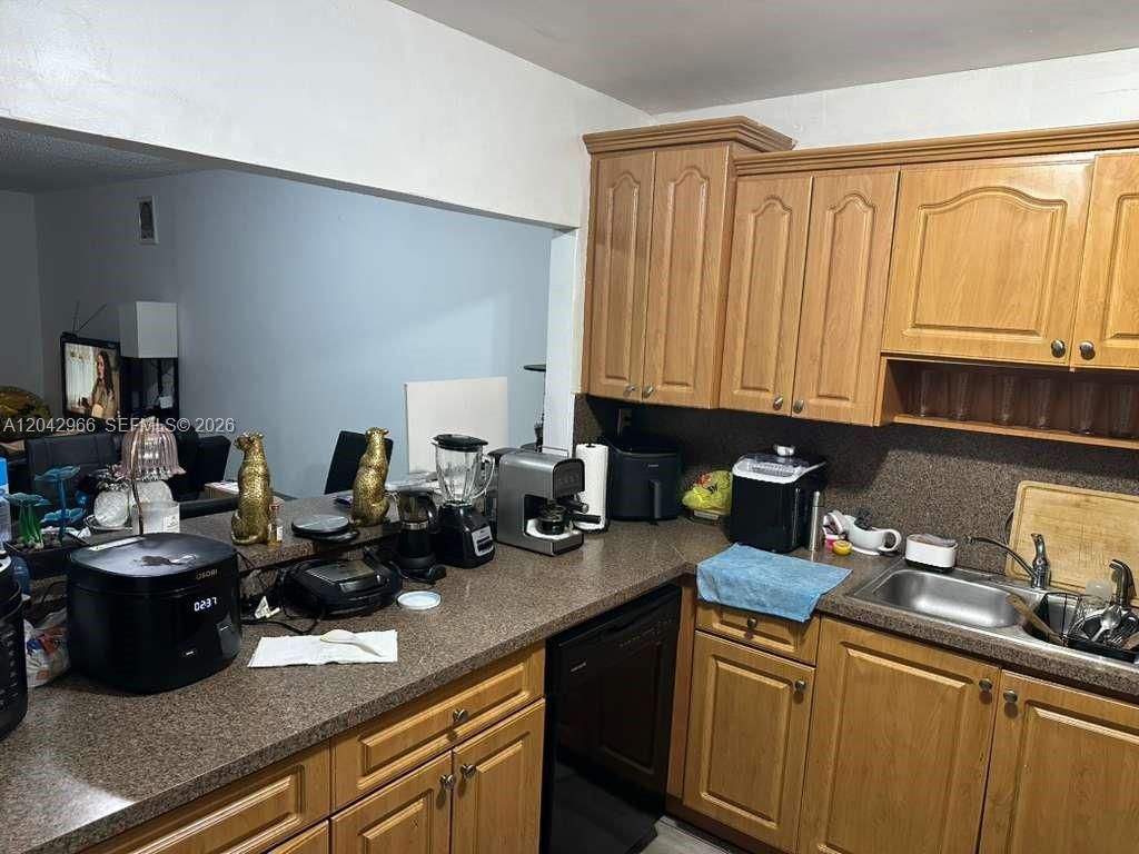 6125 W 20th Ave , Unit 312, Hialeah, FL 33012 Photo