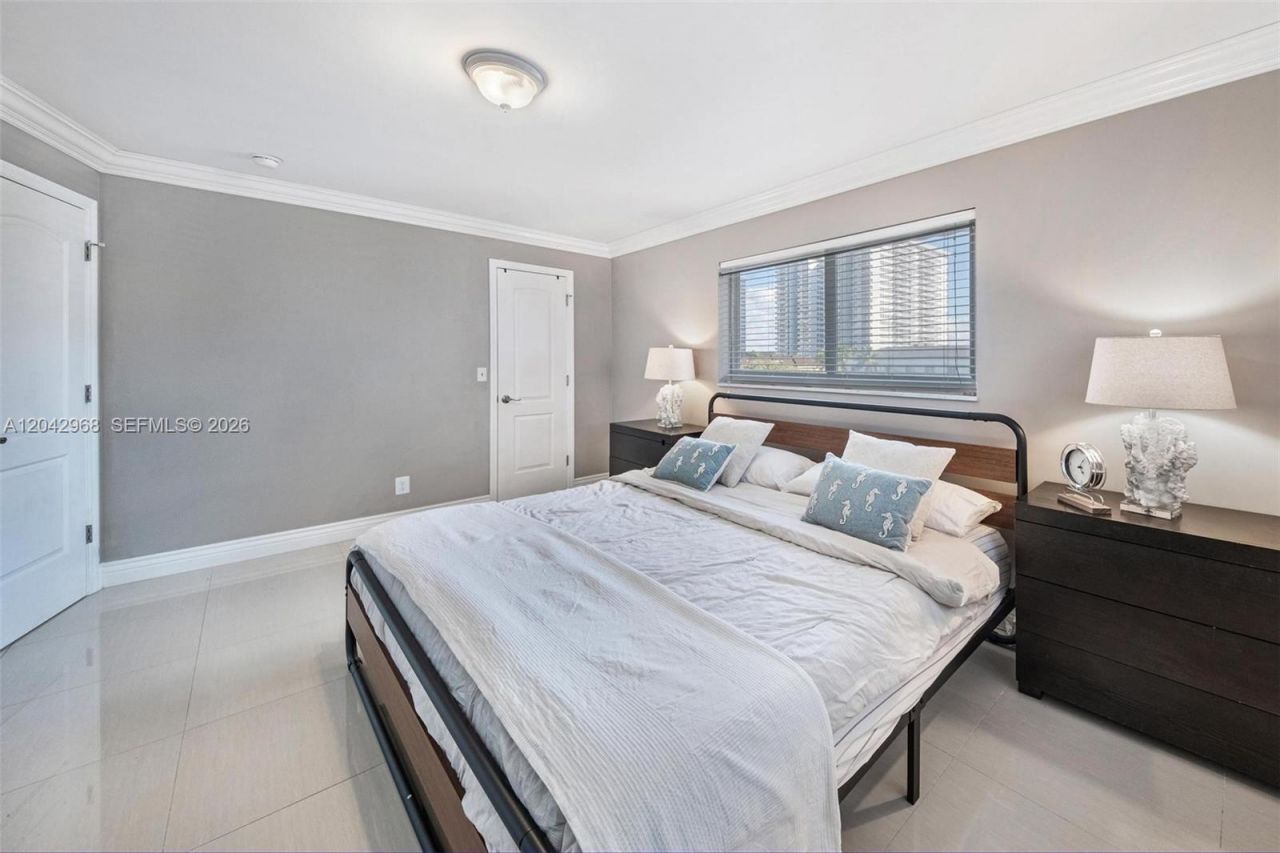 2097 S Ocean Dr, Unit 411, Hallandale Beach, FL 33009 Photo