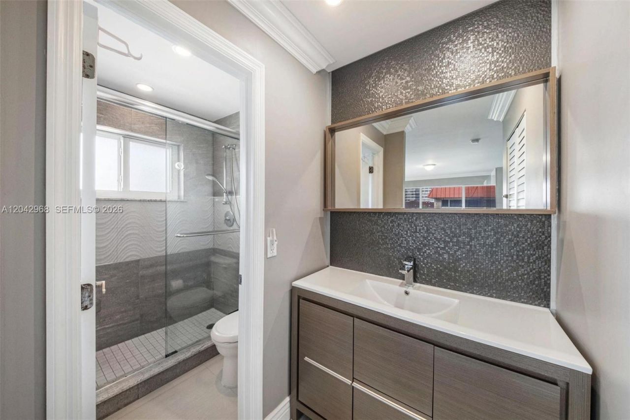 2097 S Ocean Dr, Unit 411, Hallandale Beach, FL 33009 Photo