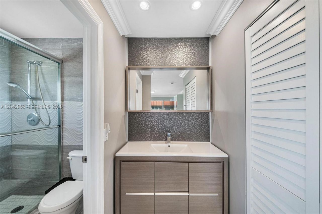 2097 S Ocean Dr, Unit 411, Hallandale Beach, FL 33009 Photo
