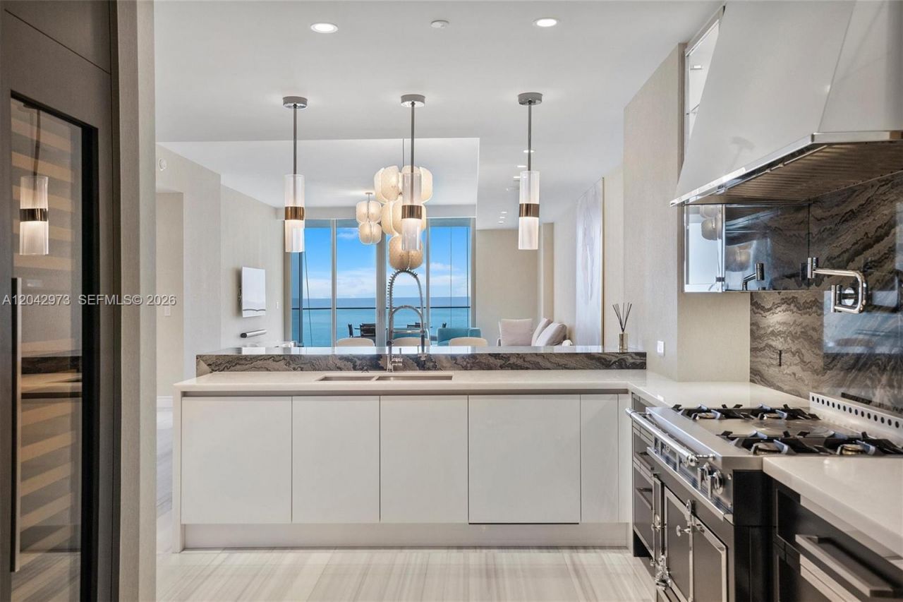 17901 Collins Avenue , Unit 902, Sunny Isles Beach, FL 33160 Photo