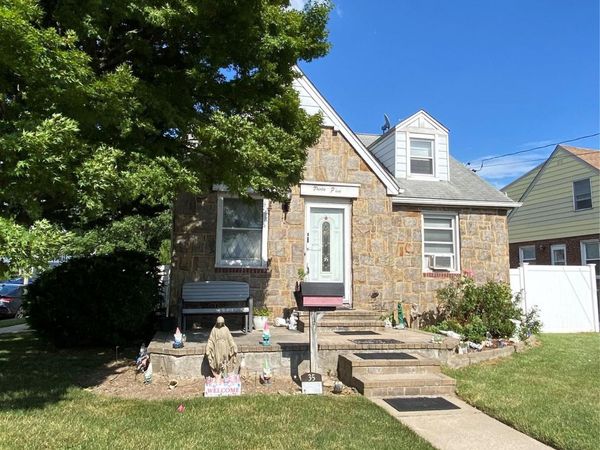 35 Nassau Boulevard , West Hempstead, NY 11552