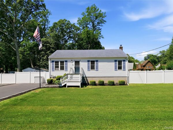 202 Whittier Drive , Mastic Beach, NY 11951
