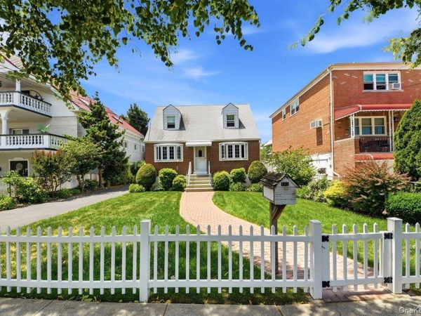 195 Graff Avenue , Bronx, NY 10465