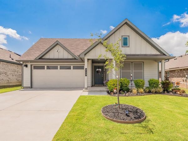 713 Breckenridge Park Drive , Alvarado, TX 76009