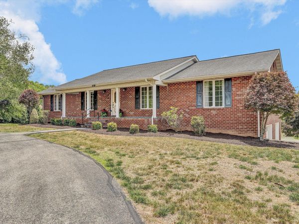 801 Orchard Lake DR, Daleville, VA 24083