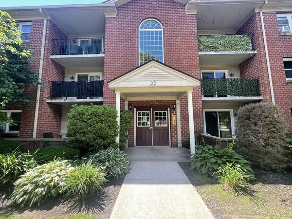 22 Maple Crest Circle, Unit D, Holyoke, MA 01040