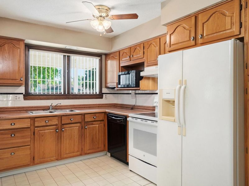4943 Warminster Drive, Columbus, OH 43232 Photo 10