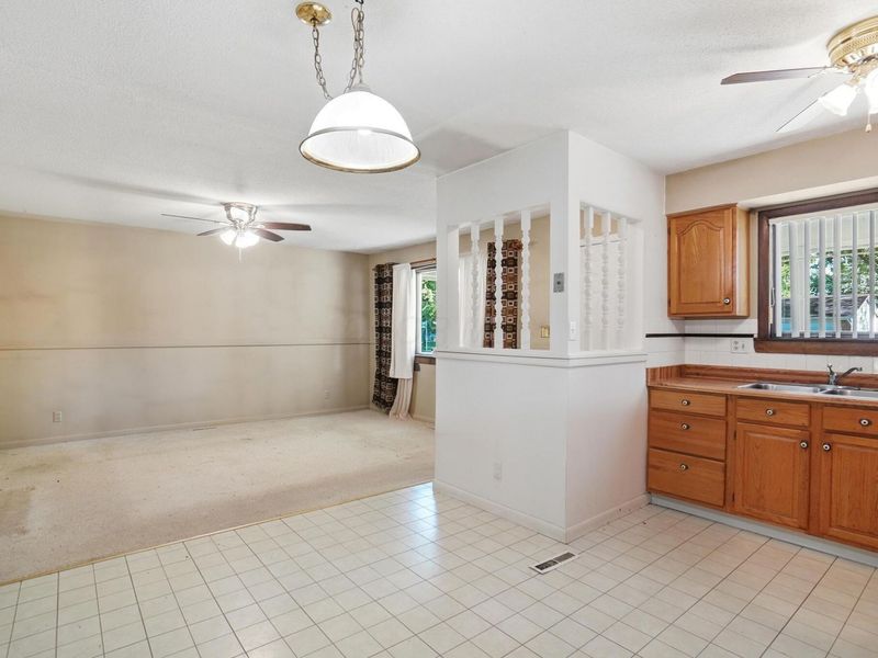 4943 Warminster Drive, Columbus, OH 43232 Photo 12