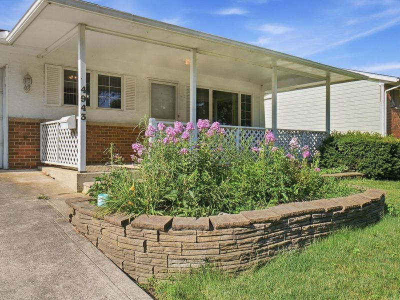 4943 Warminster Drive, Columbus, OH 43232 Photo 2