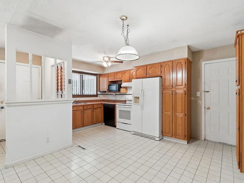 4943 Warminster Drive, Columbus, OH 43232 Photo 9