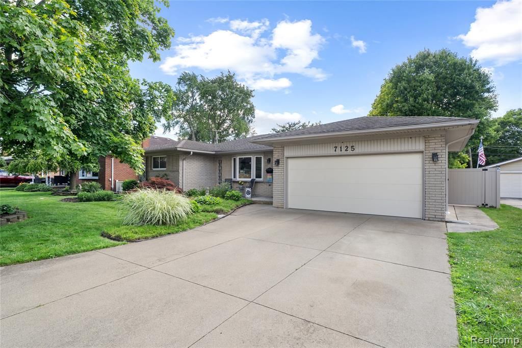 7125 Highview Street, Dearborn Heights, MI 48127 Main Photo