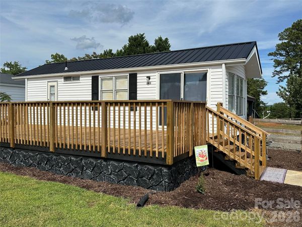 143 Dove Street , New London, NC 28127