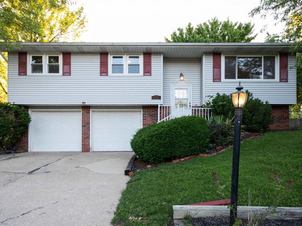 1315 W QUEENS COURT Road, Peoria, IL 61614