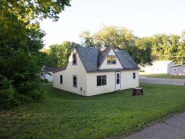 110 2nd Street SW, Glenville, MN 56036