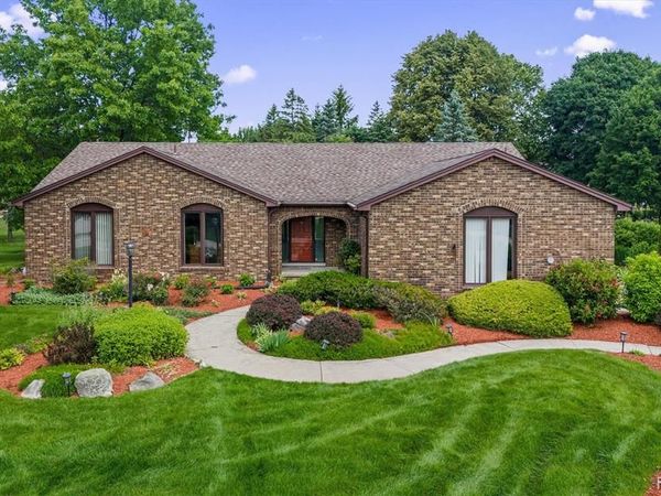 3436 Wedgewood Drive, Rochester Hills, MI 48306