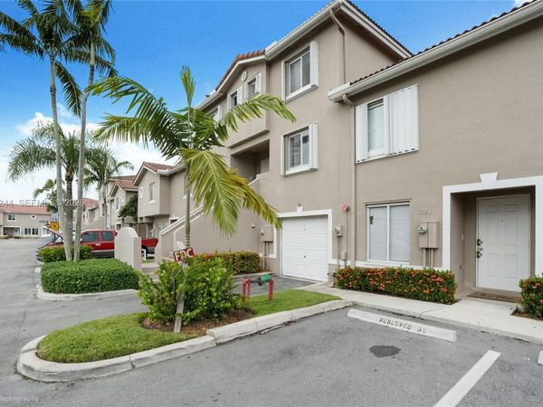 221 Riviera Cir , Weston, FL 33326