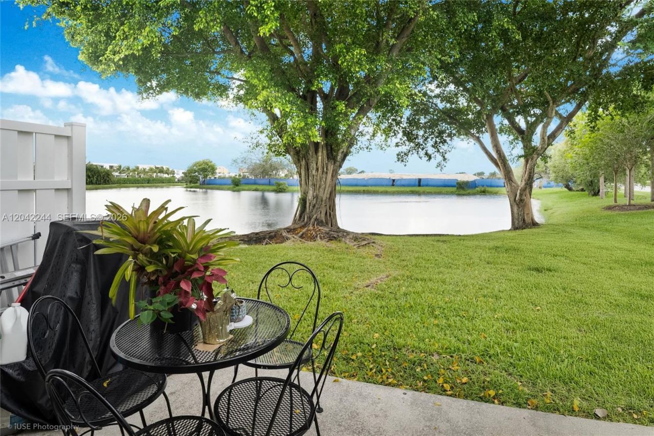 221 Riviera Cir , Weston, FL 33326 Photo