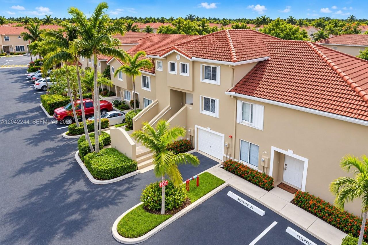 221 Riviera Cir, Weston, FL 33326 Photo