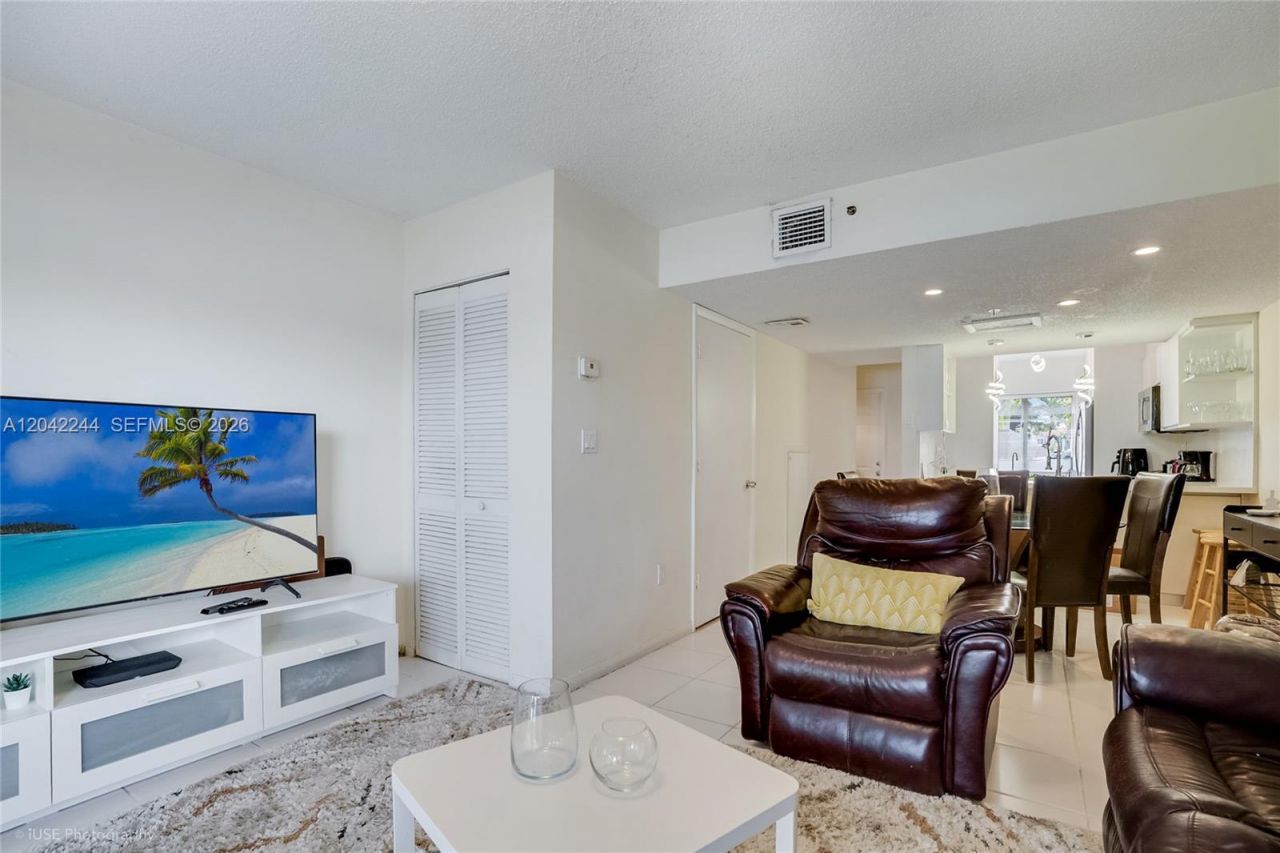 221 Riviera Cir , Weston, FL 33326 Photo