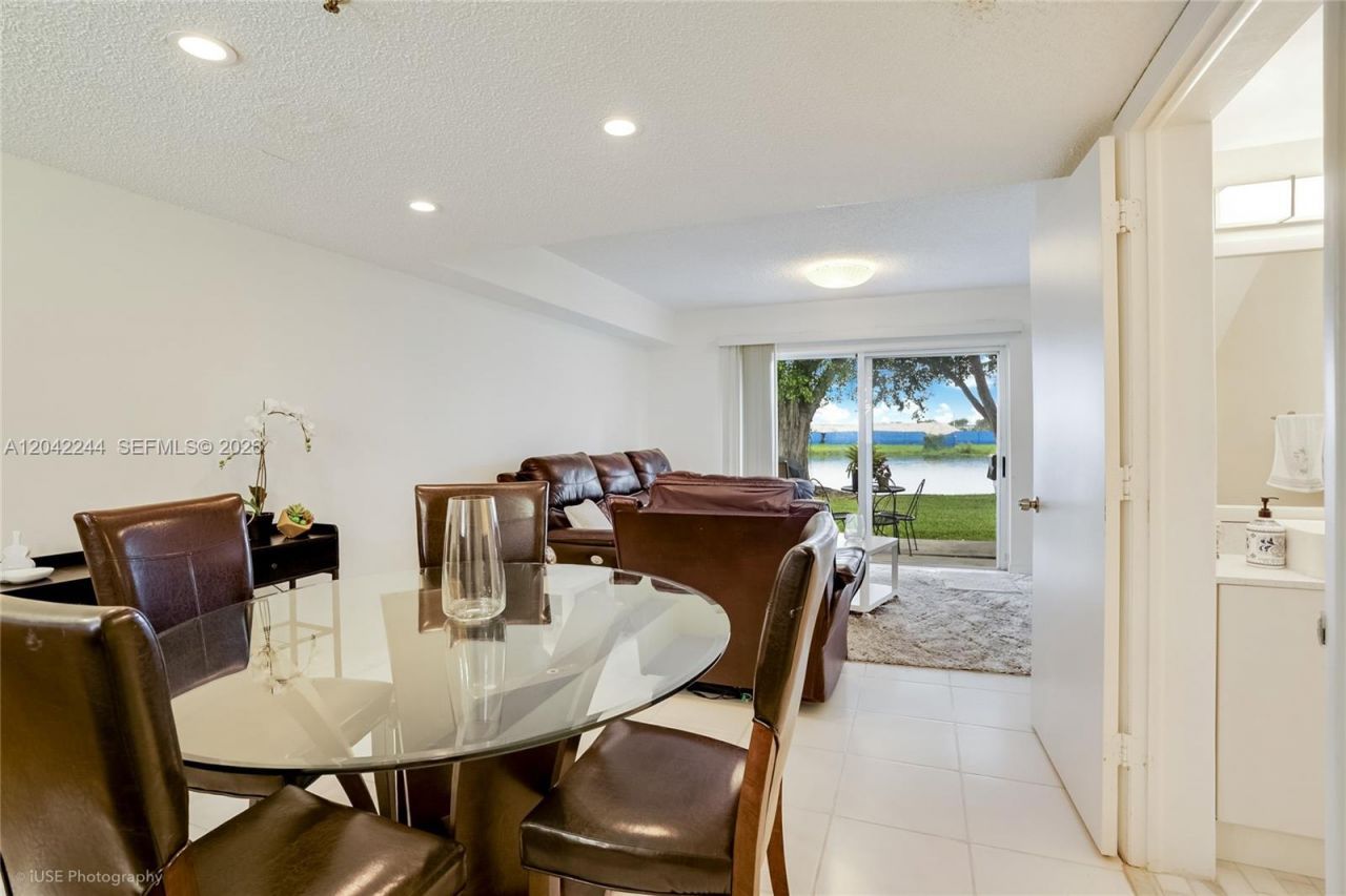 221 Riviera Cir , Weston, FL 33326 Photo