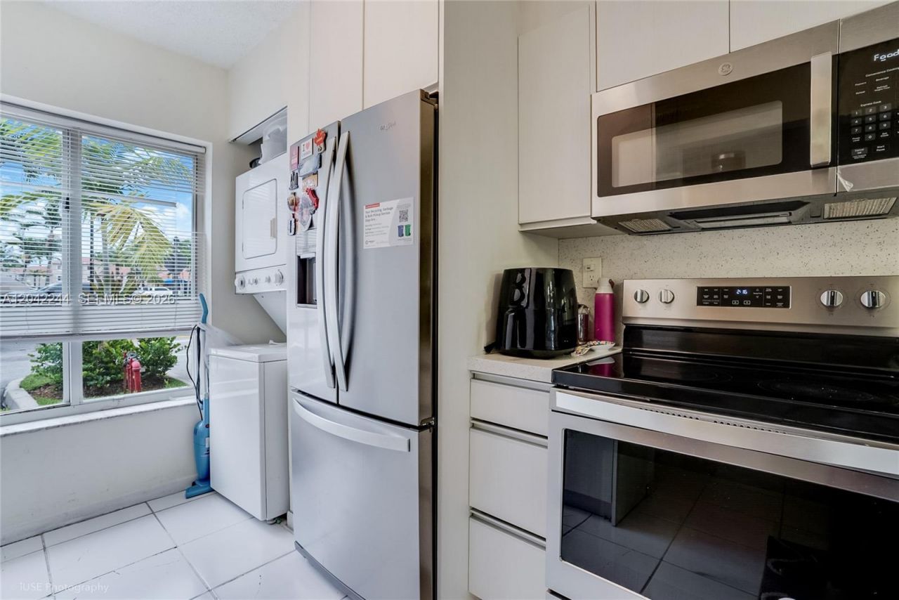 221 Riviera Cir , Weston, FL 33326 Photo