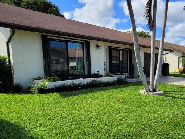 6209 Olivewood Circle, Greenacres, FL 33463